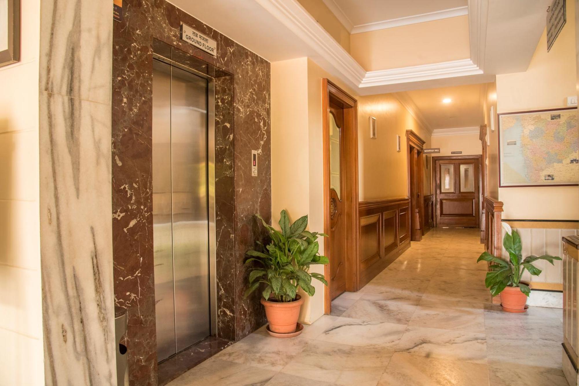 Hotel Ayodhya Kolhapur Dış mekan fotoğraf