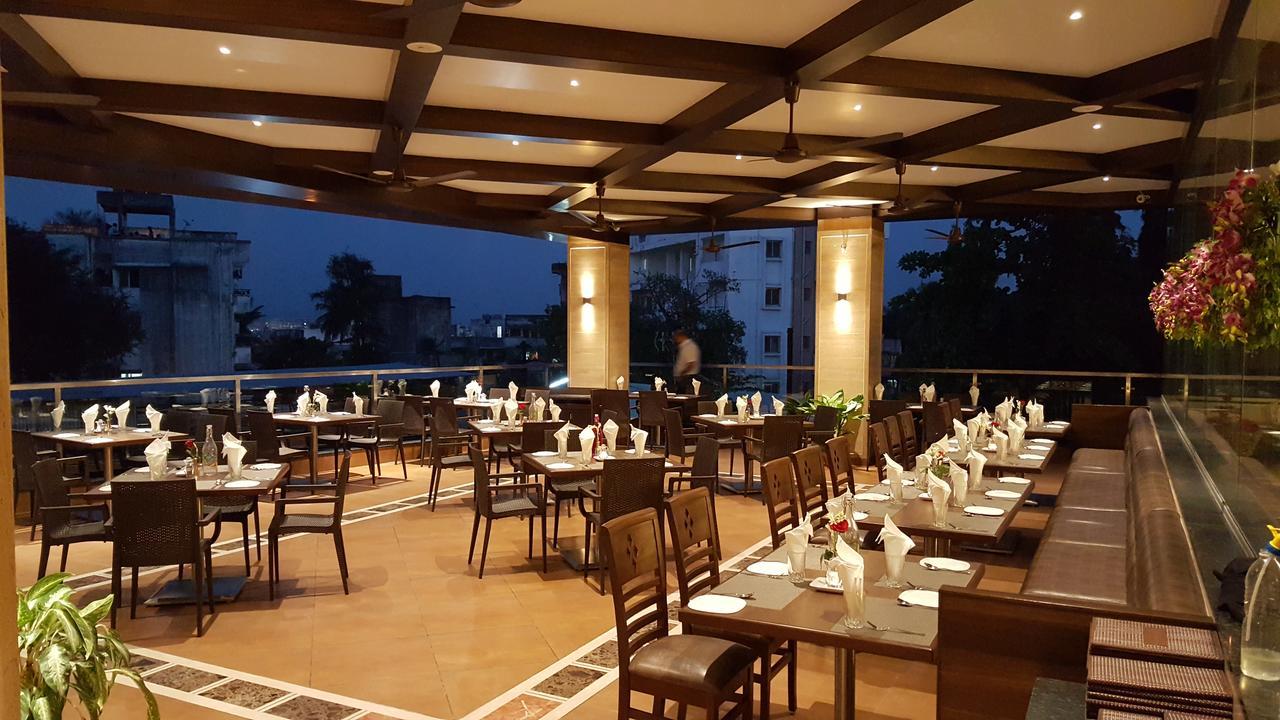 Hotel Ayodhya Kolhapur Dış mekan fotoğraf