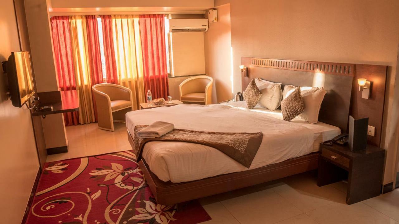 Hotel Ayodhya Kolhapur Dış mekan fotoğraf