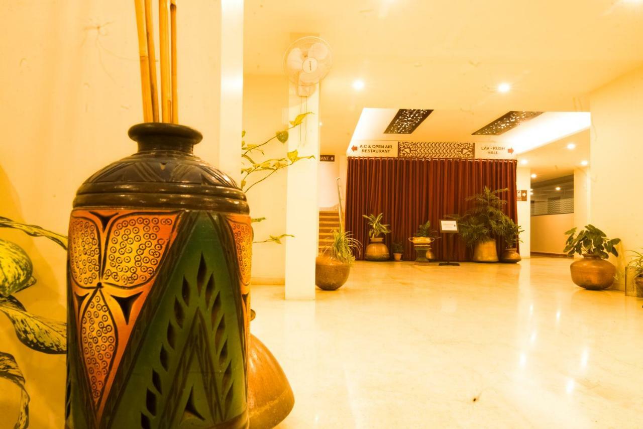 Hotel Ayodhya Kolhapur Dış mekan fotoğraf