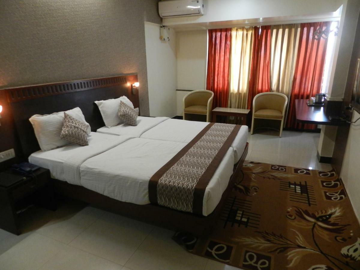 Hotel Ayodhya Kolhapur Dış mekan fotoğraf