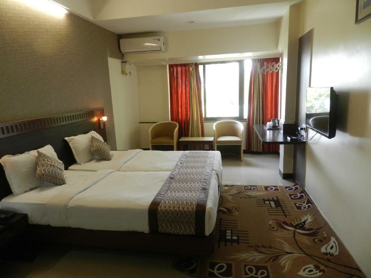 Hotel Ayodhya Kolhapur Dış mekan fotoğraf