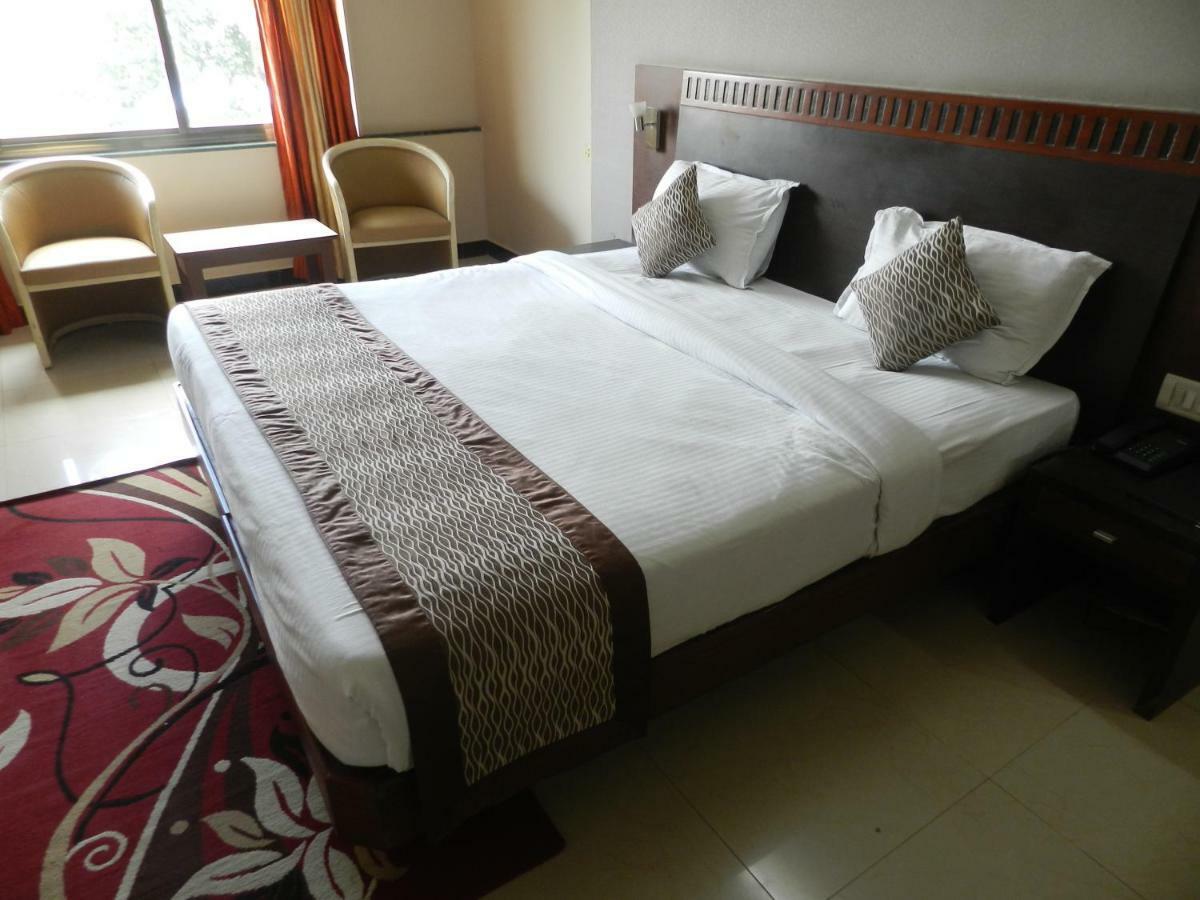 Hotel Ayodhya Kolhapur Dış mekan fotoğraf