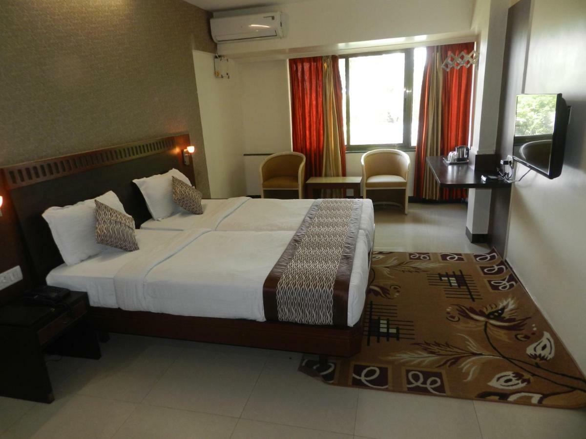 Hotel Ayodhya Kolhapur Dış mekan fotoğraf